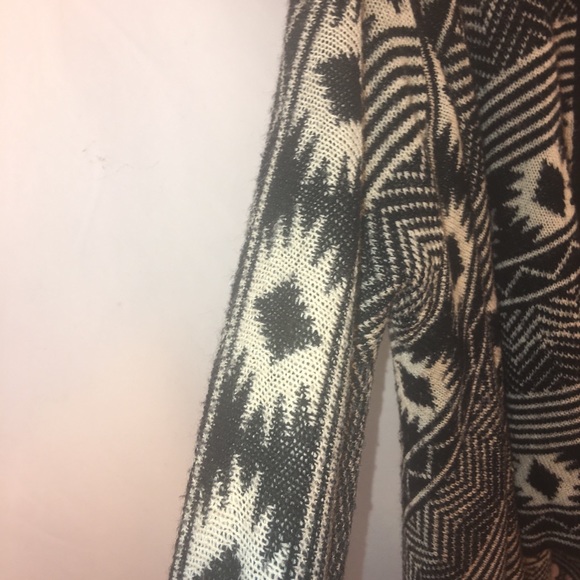 Almost Famous Sweater L Fringe Tribal Boho Aztec - Picture 3 of 8